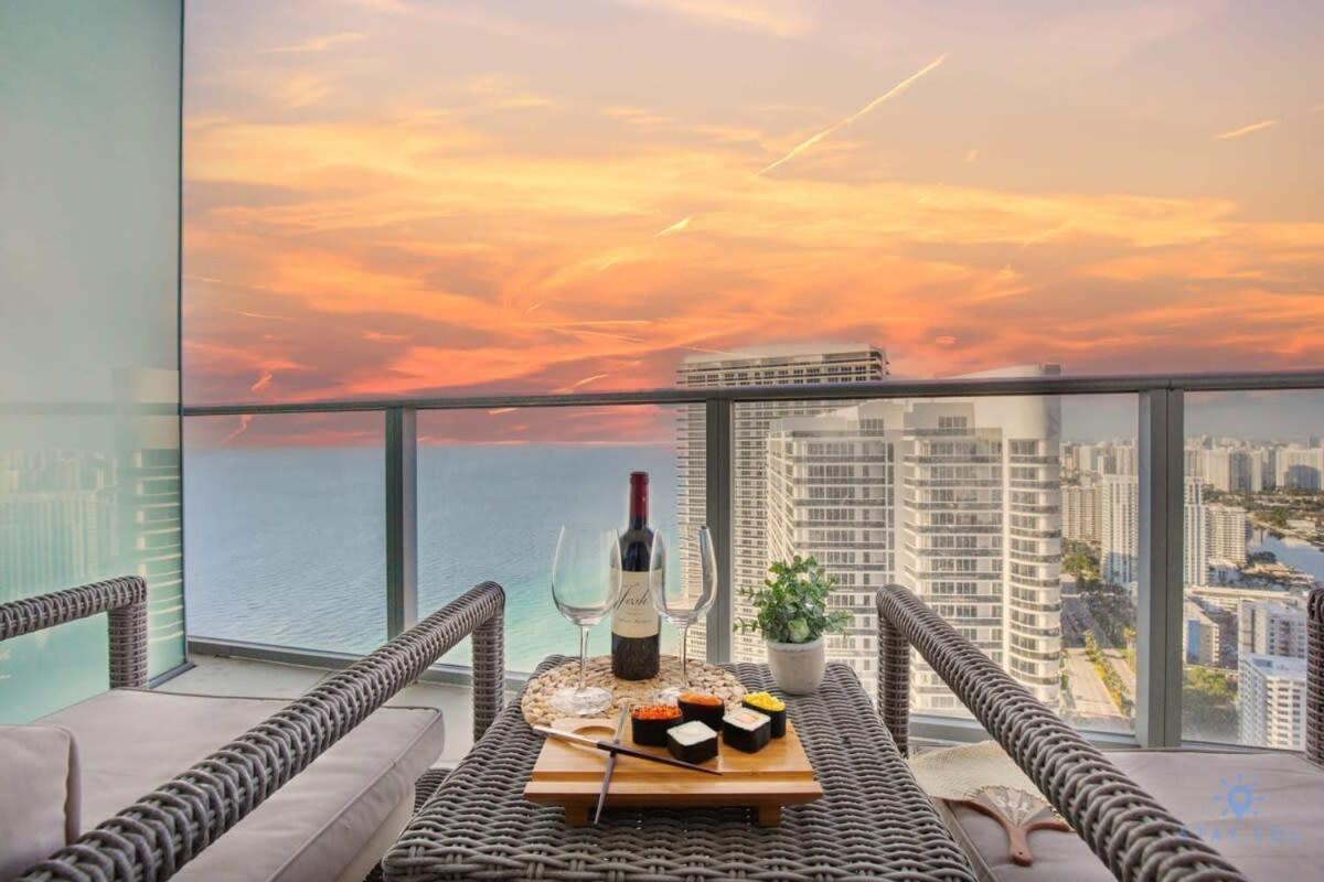 Upper Level Penthouse - Amazing Views Beach & Intracoastal Apartment Hollywood Exterior photo